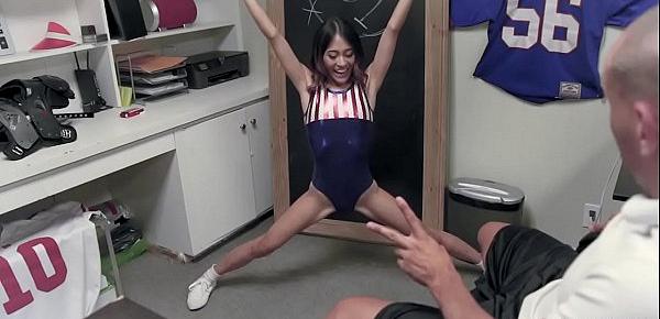  Newbie teen Jasmin Grey wants to join in the pep squad and gave her virgin pussy to her horny trainer during audition.
